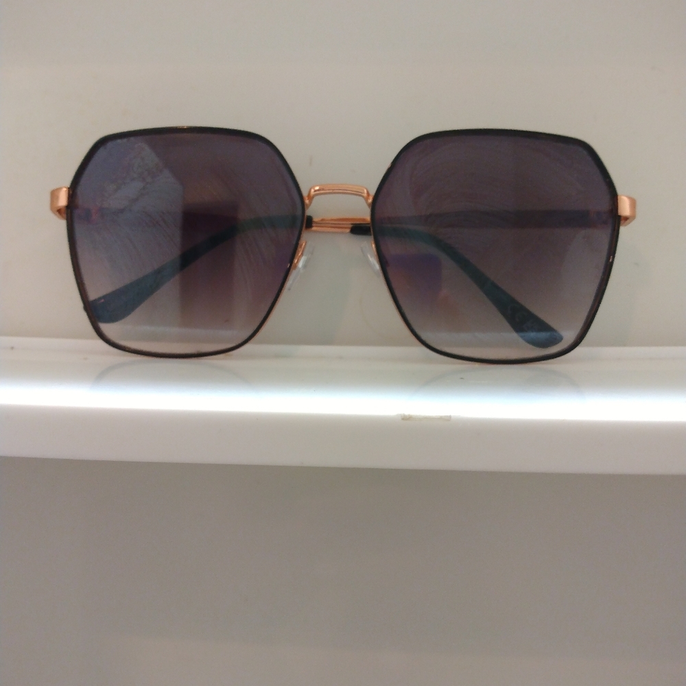 Jessica Simpson Black and gold Sunglasses :New: